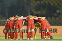 爱游戏网页版-中国女足队员积极拼搏，夺取胜利