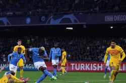 爱游戏登录入口-包含巴塞罗那变阵策略多样化，欧冠赛场屡创佳绩的词条