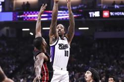 爱游戏官网入口-马刺主场战胜森林狼，德罗赞砍下垃圾时间进球