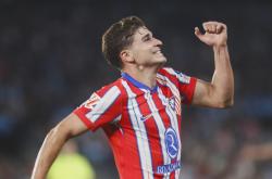 爱游戏-马德里竞技险胜对手，球队凭借实力取胜，进军下一轮