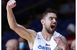 爱游戏官网-关于雄狮队凭借内线优势获胜，球队展现出强大攻击力的信息