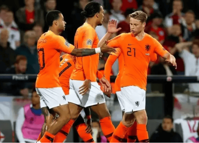 包含荷兰队在与挪威的比赛中一路领先，拿下胜利的词条
