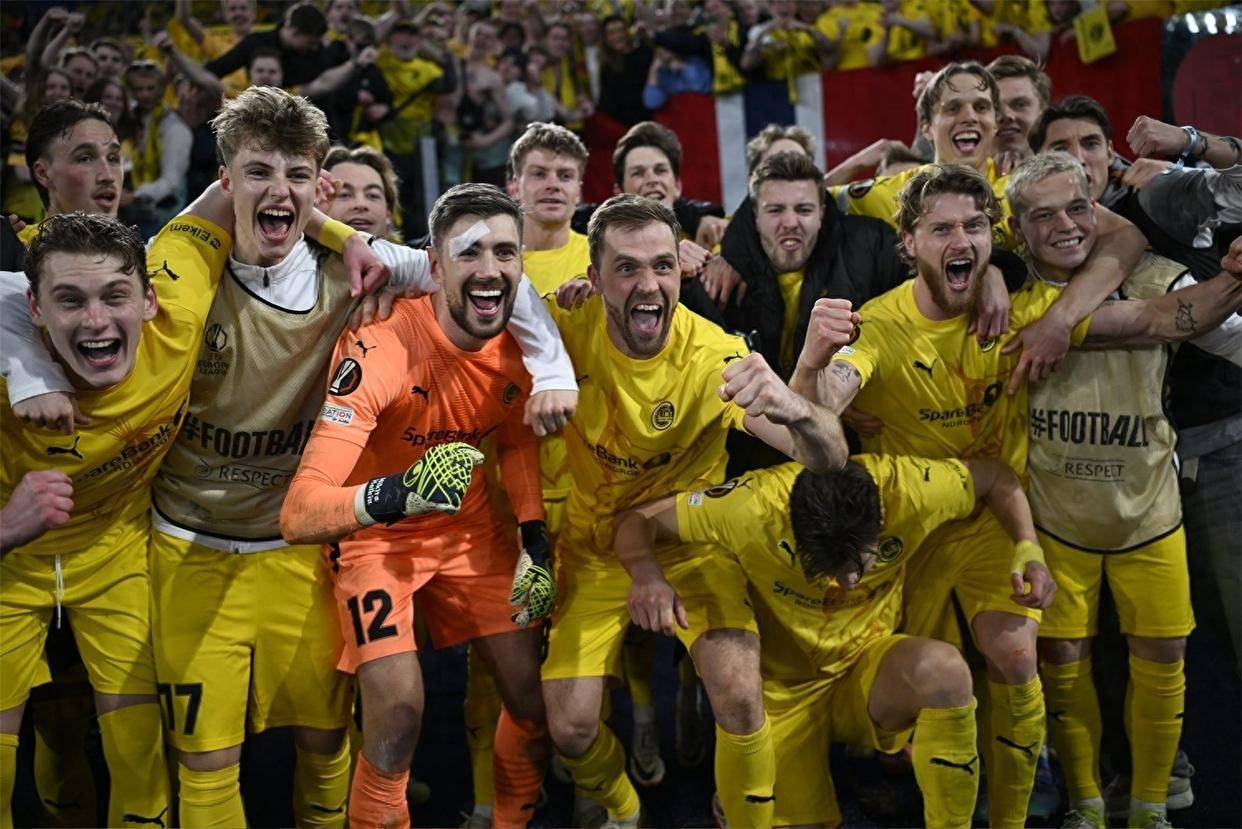 包含荷兰队在与挪威的比赛中一路领先，拿下胜利的词条