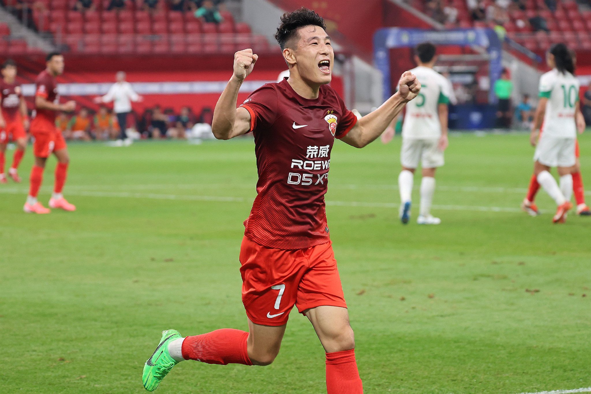 上海上港战平大连一方，积累保级宝贵积分的简单介绍