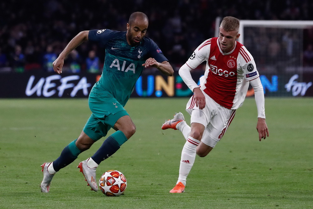 阿贾克斯主帅派出强阵备战欧冠半决赛