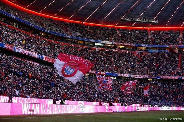 德甲球员大动作庆祝进球震动球场