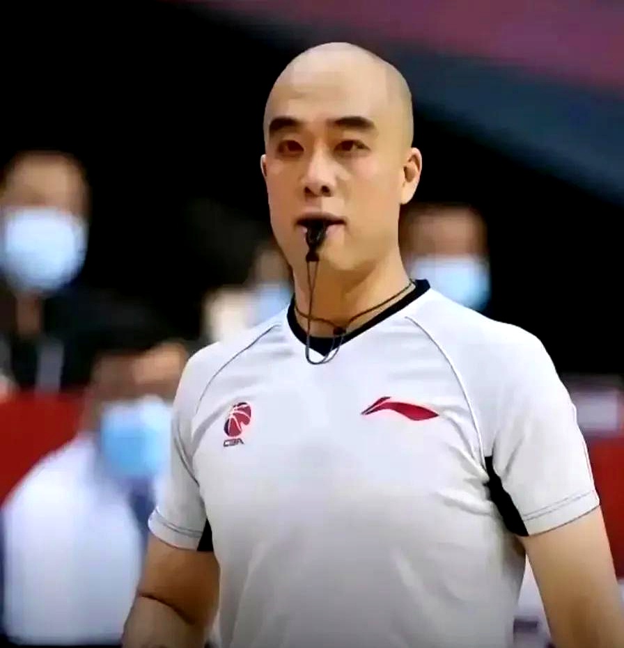 关于裁判严明执法，让比赛更为公平公正的信息