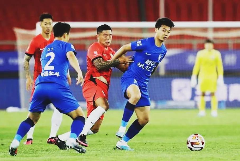 关于命中关键球，球队擒下对手取得首胜的信息