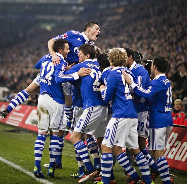 阿塞拜疆队在比赛中遭逢挑战，形势严峻