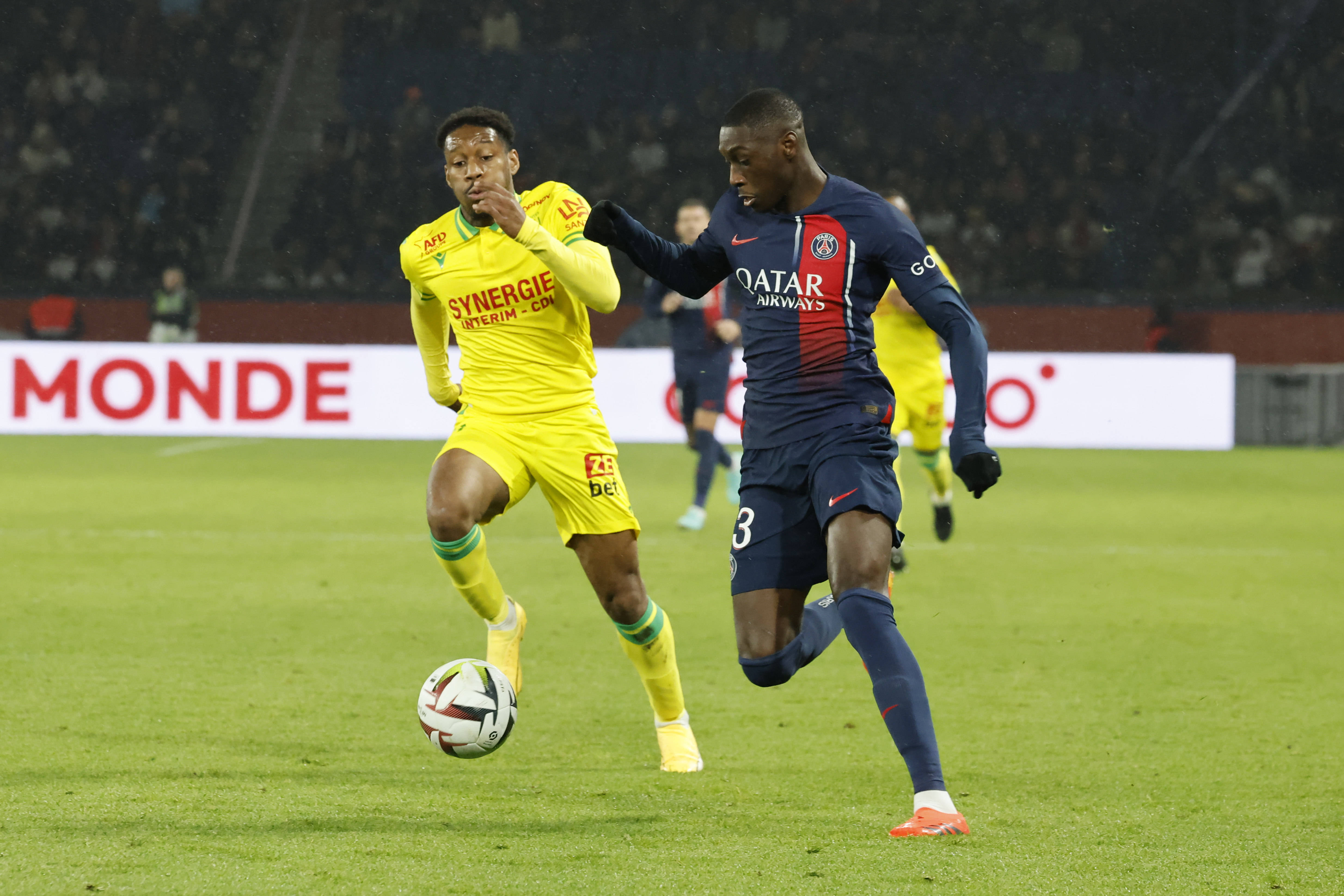 燃情对决！法甲比赛瞬间引爆球迷激情的简单介绍