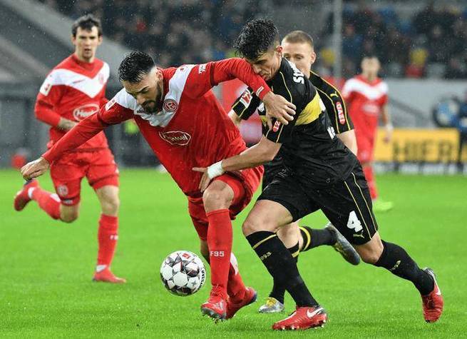 沙尔克主场不敌对手，状态低迷尴尬的简单介绍