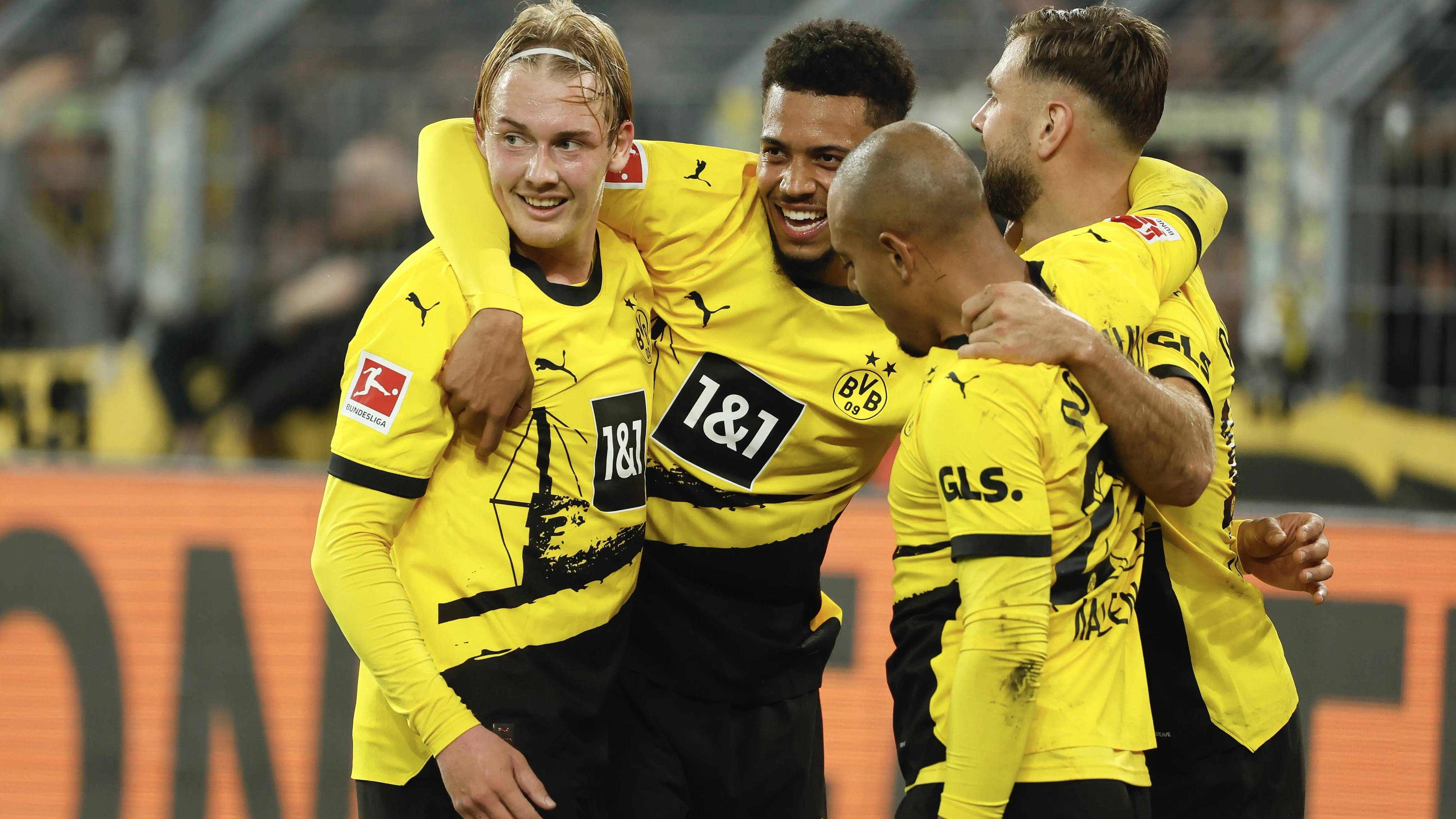 全球足球盛事！男女运动员交锋