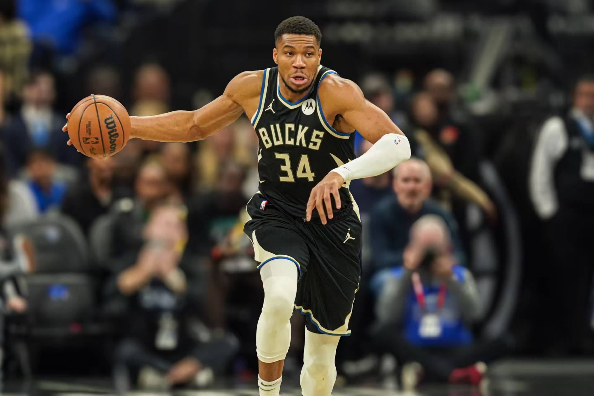 尼克斯队实现逆转,逐梦前行 尼克斯队实现逆转,逐梦前行