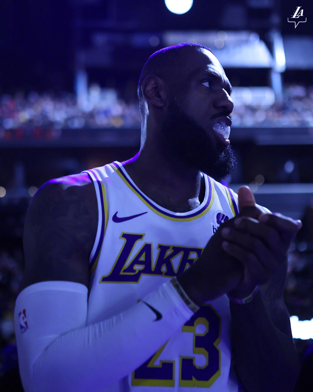 骑士队客场大胜，詹姆斯当选全明星首发