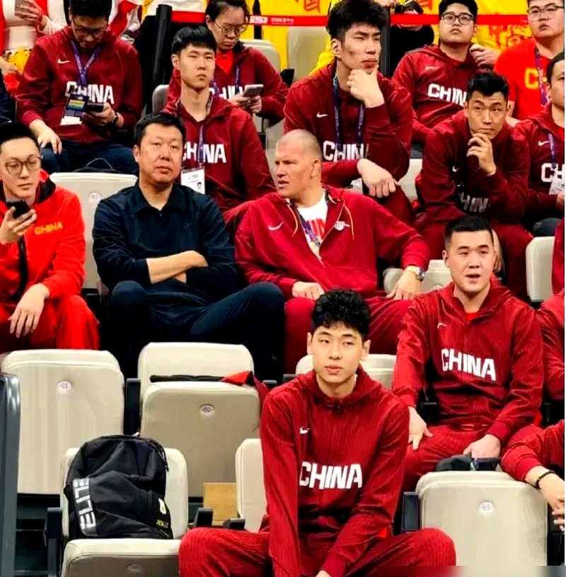 包含亚琛主场比赛庆典热情高昂气氛热烈的词条