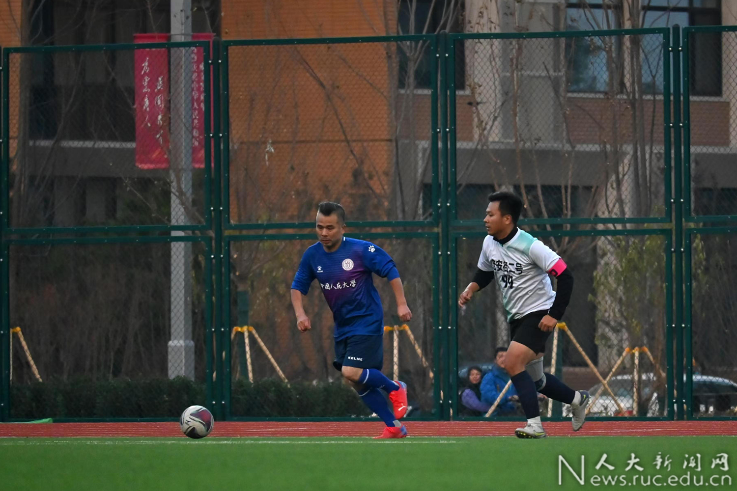 赛场上的激烈角逐，精彩纷呈