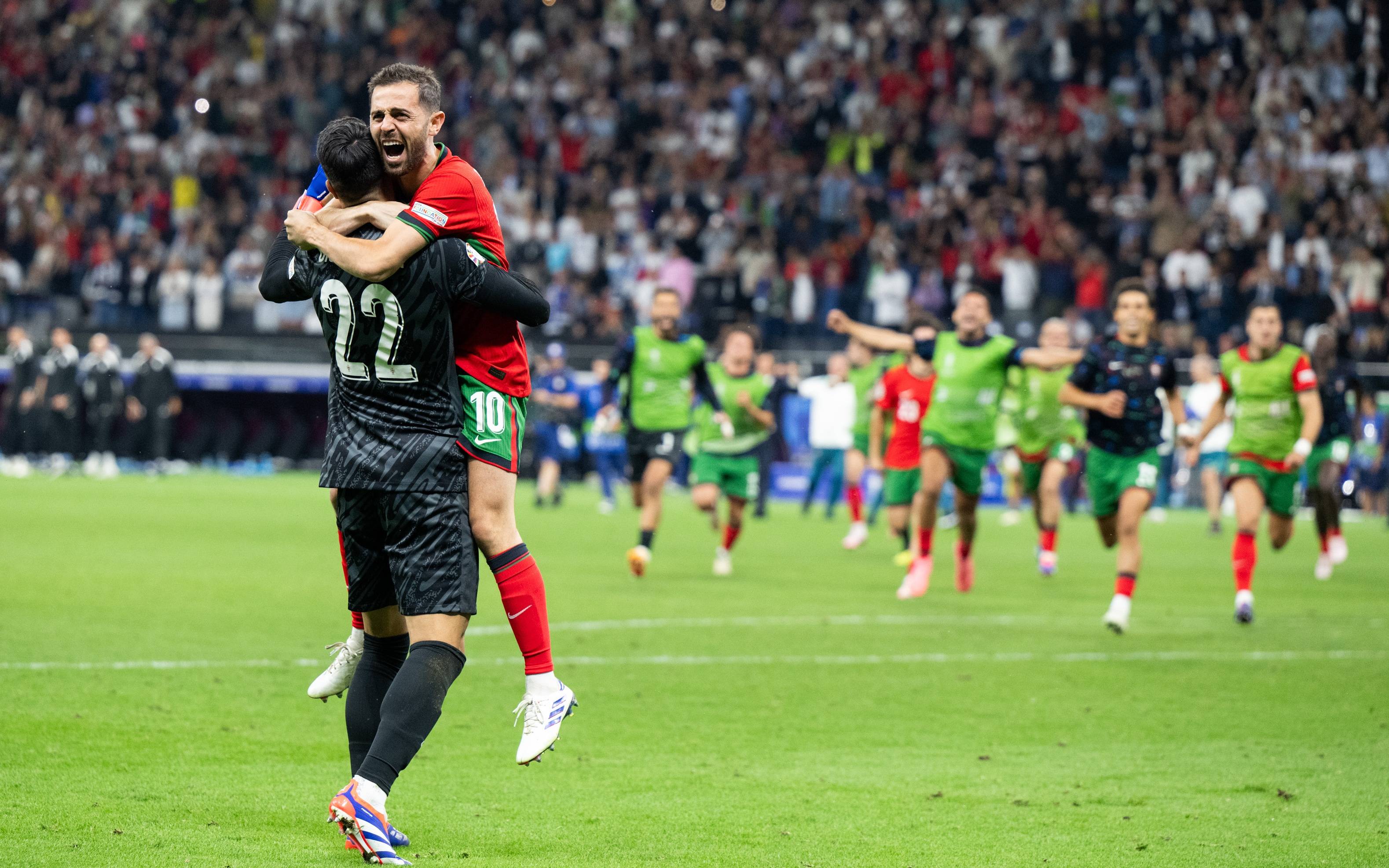 葡萄牙球员备战决赛,迎战对手 葡萄牙球员备战决赛,迎战对手