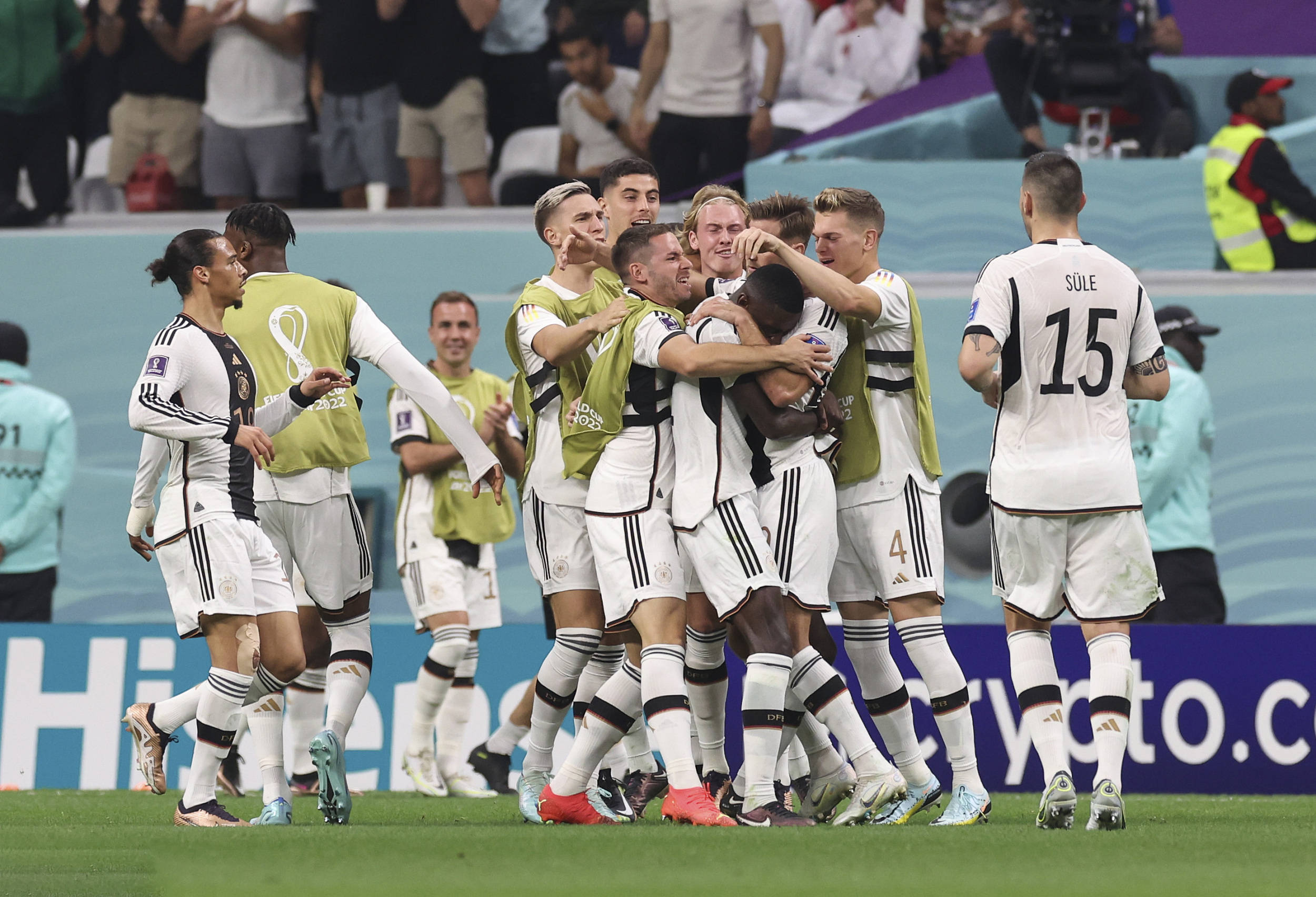 德国队遭遇连败，教练组应对压力