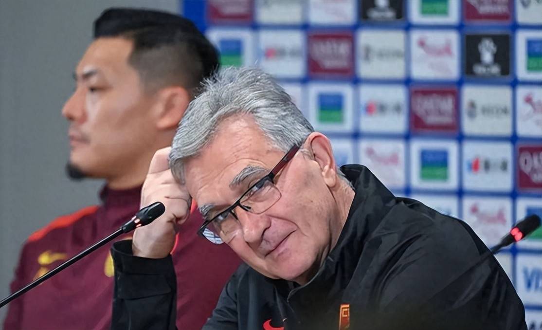 著名球员再次表现出色，引发球迷热烈讨论