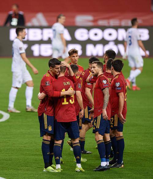 关于欧洲杯预选赛上的精彩对决吸引无数关注的信息