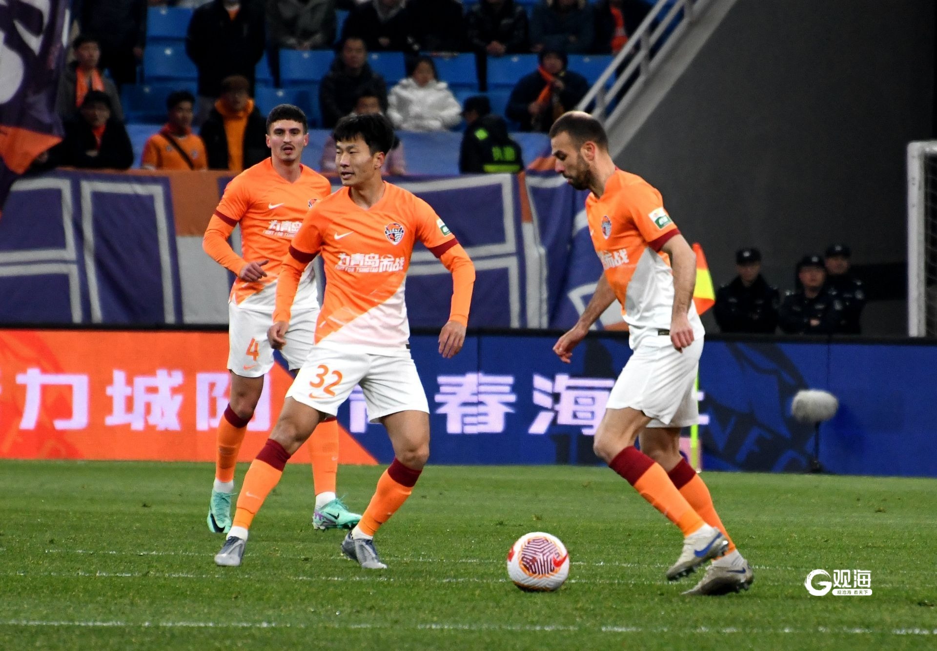 包含青岛海牛主场击败对手，全力以赴的词条