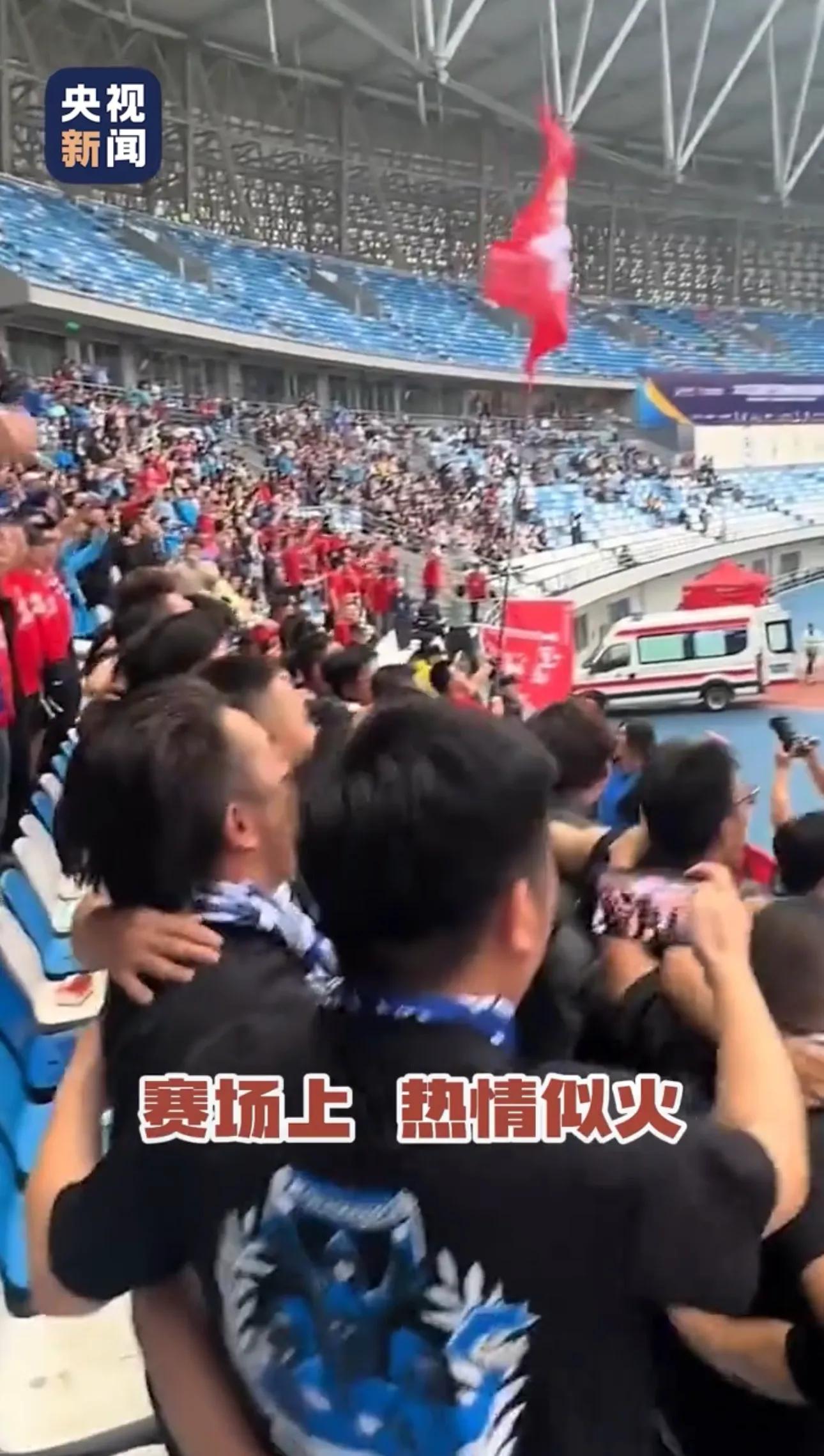 一场热门国际足球比赛掀起球迷热议的简单介绍