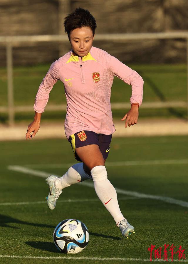 中国女足备战资格赛，团结一心