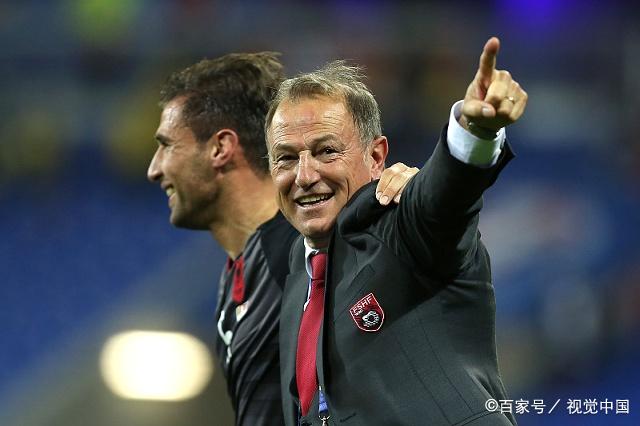 里昂岁老将正式宣布退役，足球史尘封传奇生涯