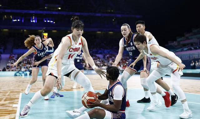 包含加拿大女篮巨星砍下两双，带队取得惊险胜利的词条