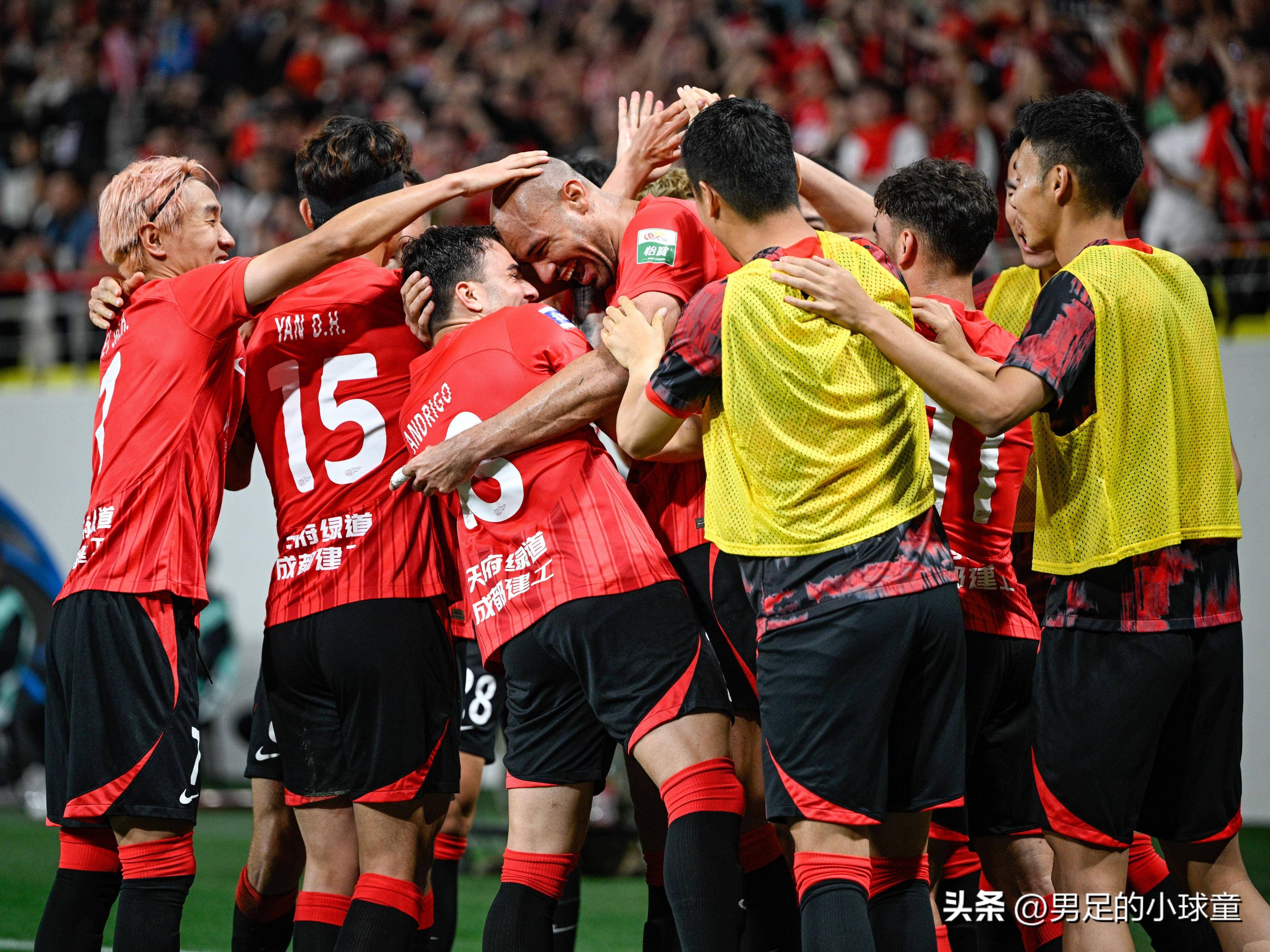 球队内讧传闻不断，主帅劝诫队员团结一心的简单介绍