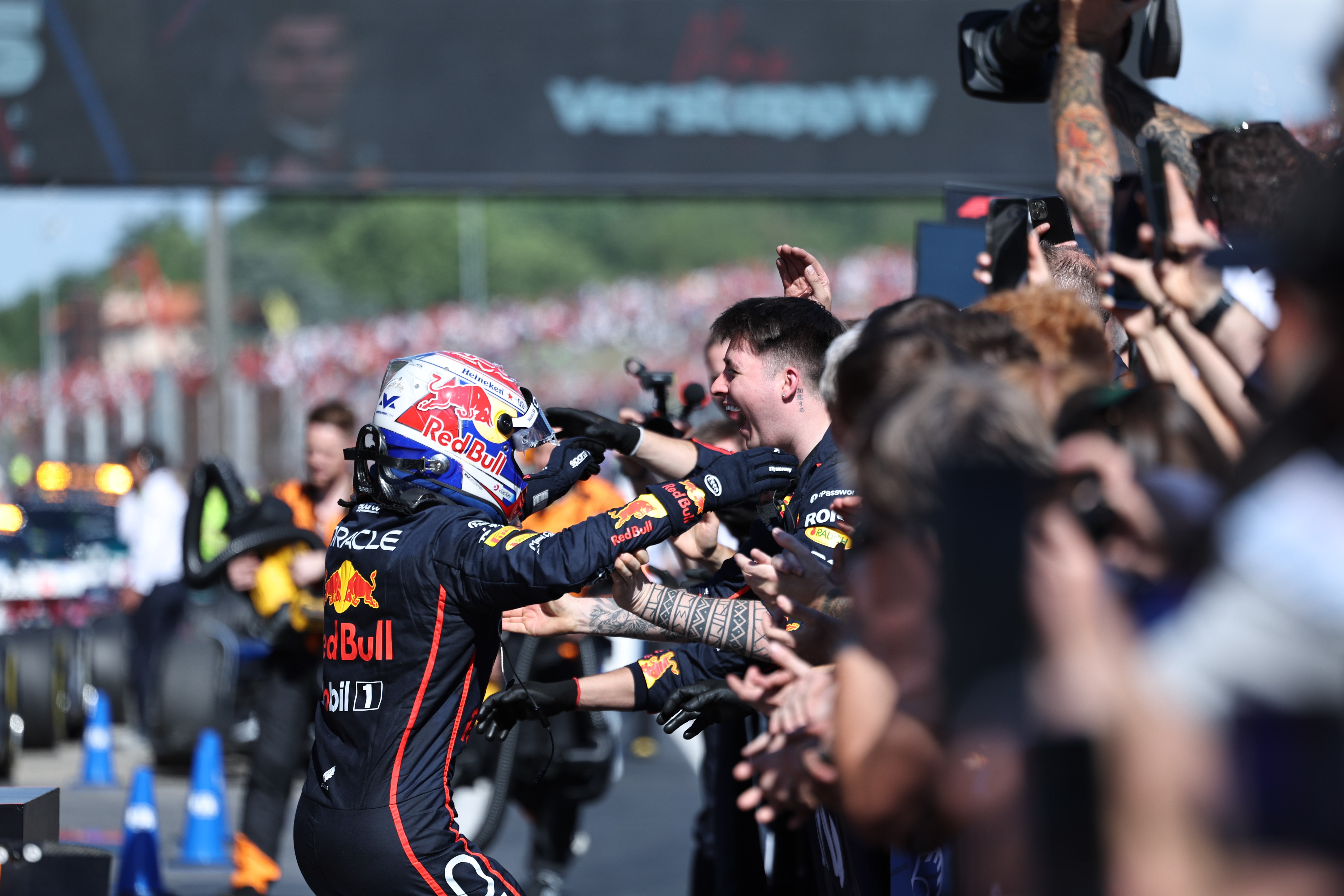 关于塞维利亚在主场拿下胜利，状态火热的信息