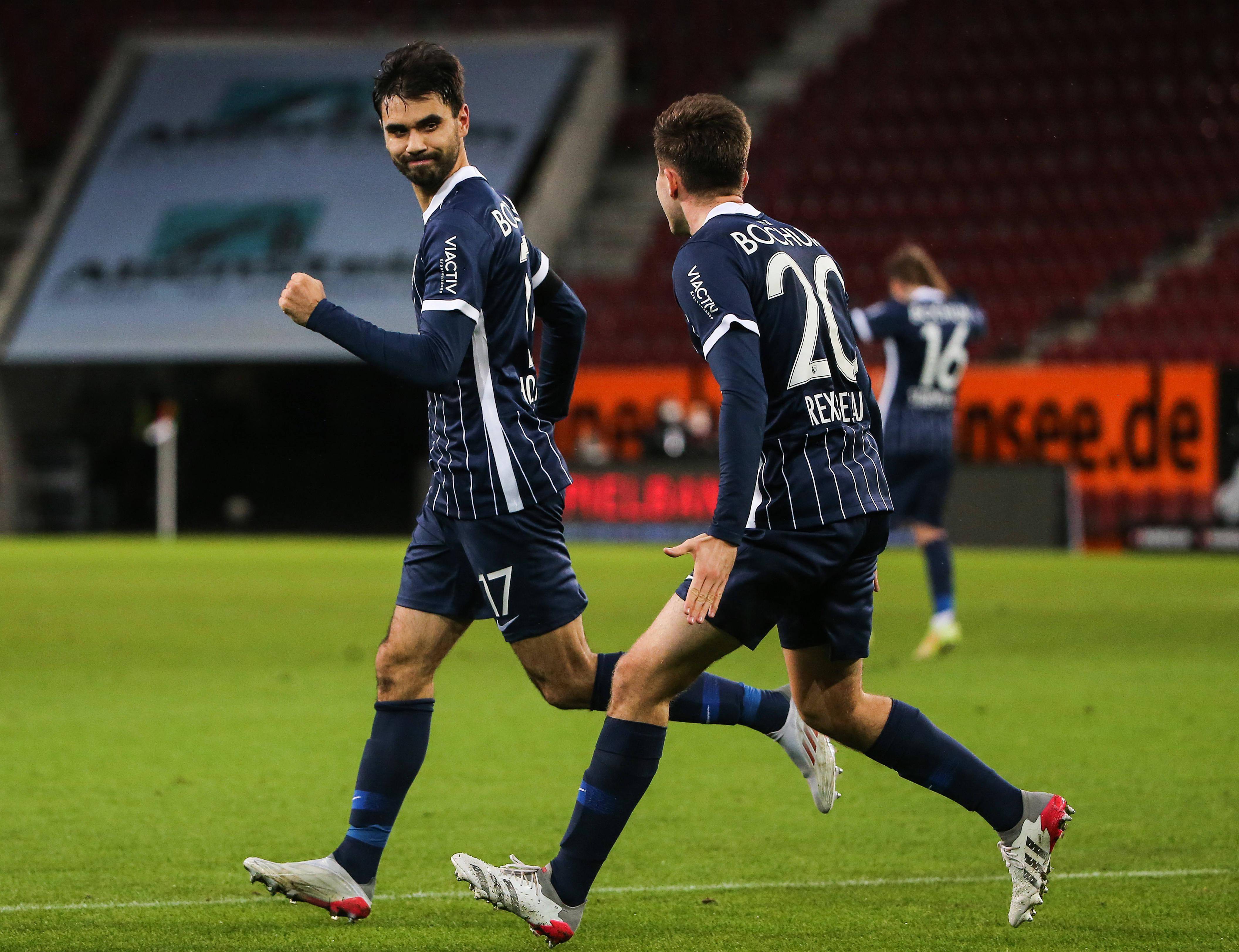 包含拜仁慕尼黑小胜莱比锡，挺进前八强的词条