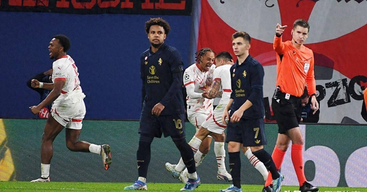 包含尤文图斯遭遇逆转失去晋级机会的词条