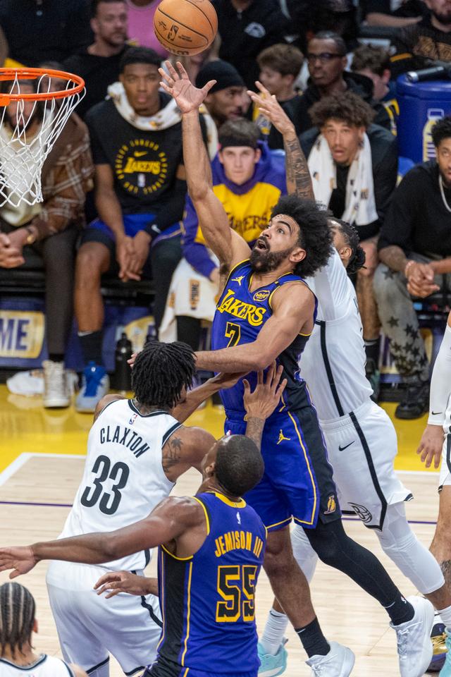 篮网队主场以分之差胜出,战胜国王队 篮网队主场以分之差胜出,战胜国王队