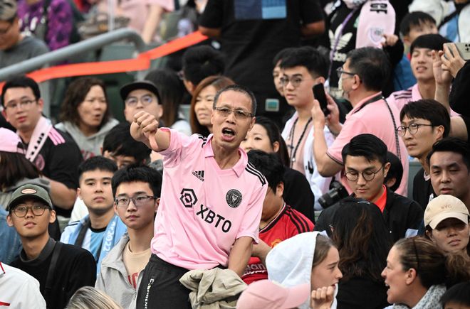 包含球星风采尽显，球迷热情高涨的词条