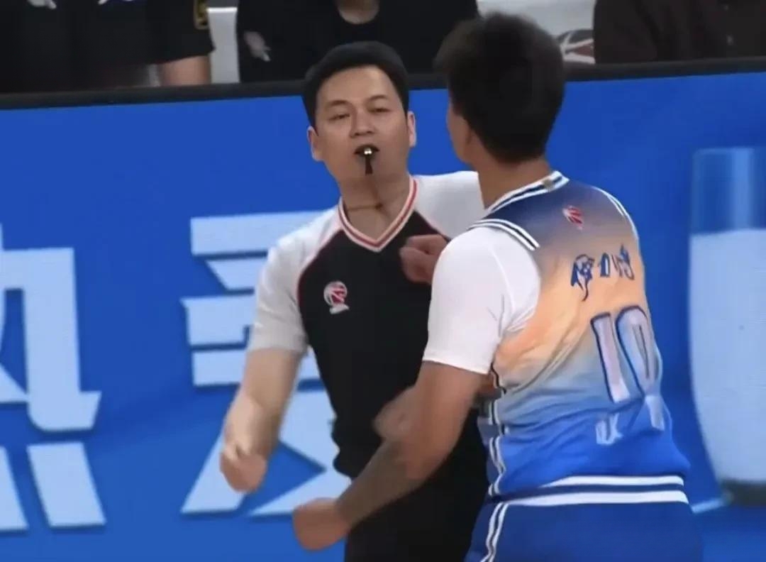 赵睿再度爆发，带队击溃对手