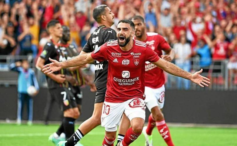 里尔客场大胜蒙彼利埃,稳步前行 里尔客场大胜蒙彼利埃,稳步前行