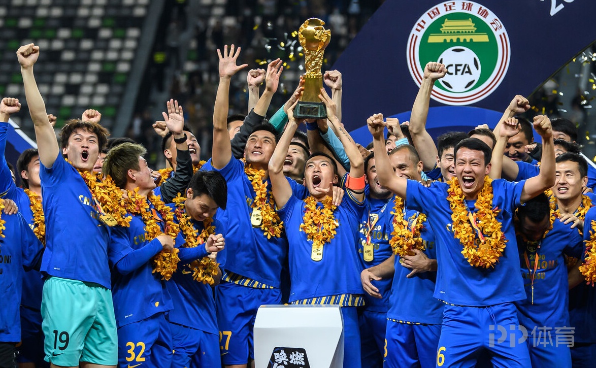 关于江苏全华班完胜青岛，球队士气高涨追赶积分的信息