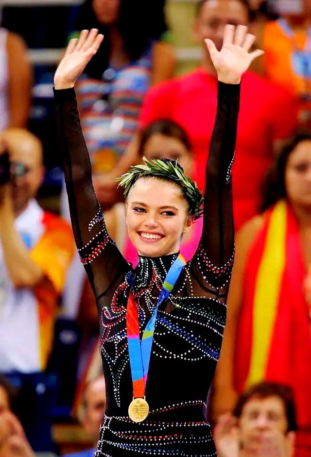 俄罗斯选手取得世界排名第一，成就非凡的简单介绍