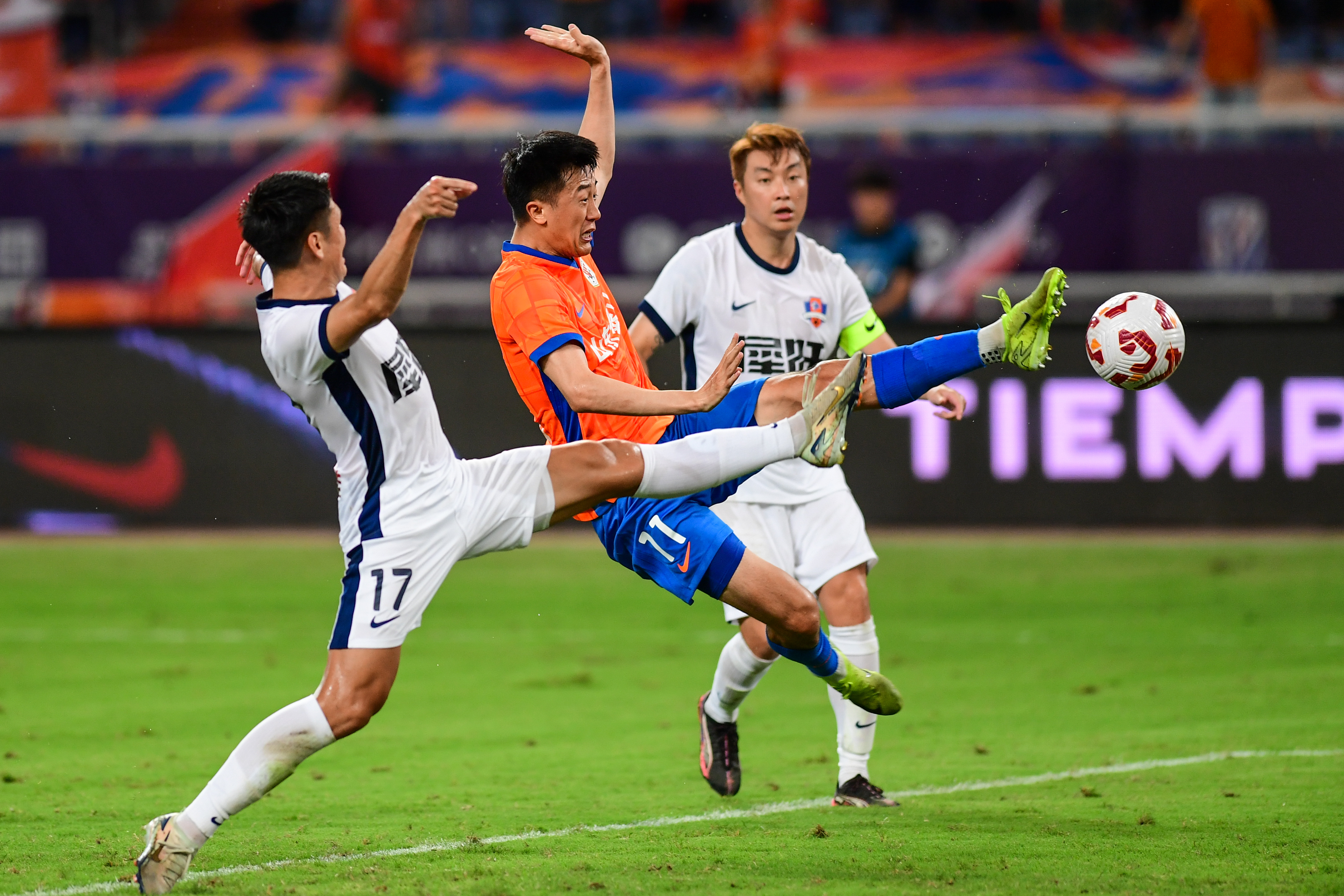 球队表现出色，轻松击败对手晋级