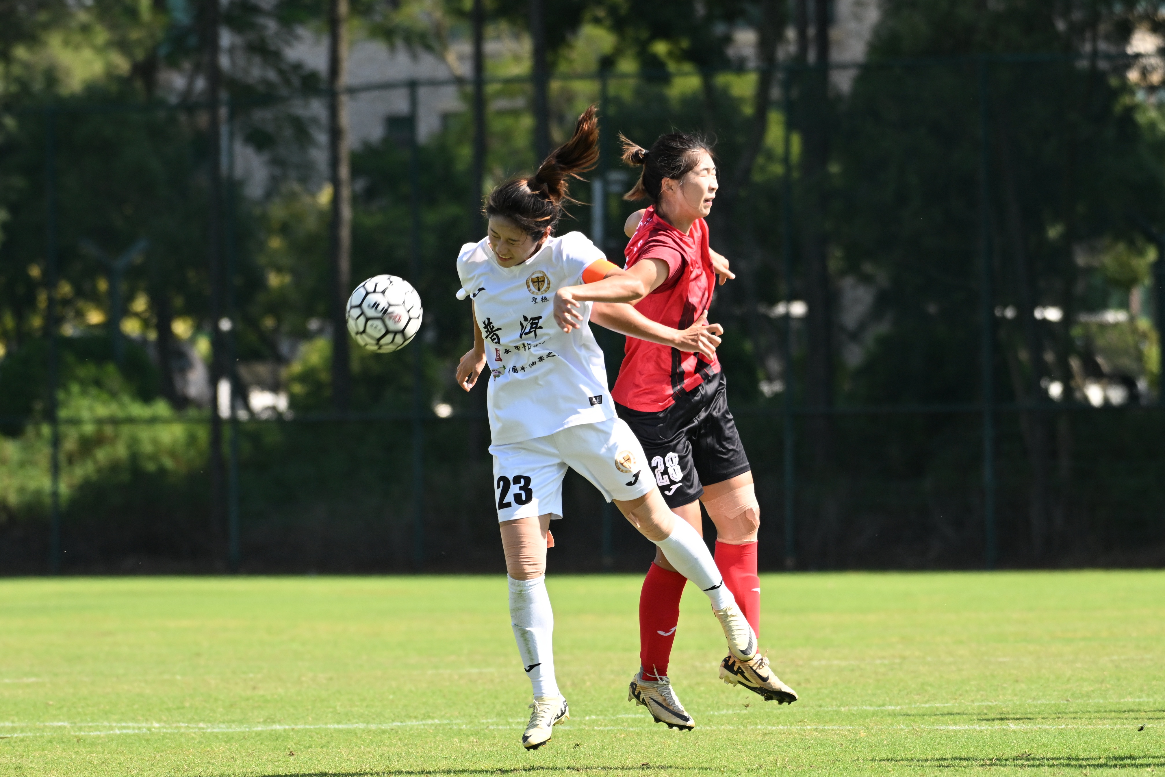 女足球员们在比赛中不断刷新记录