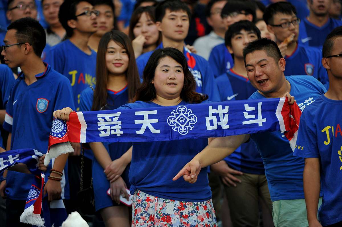 包含上海申花全力以赴，尽力抢夺积分争夺战中的关键战役的词条